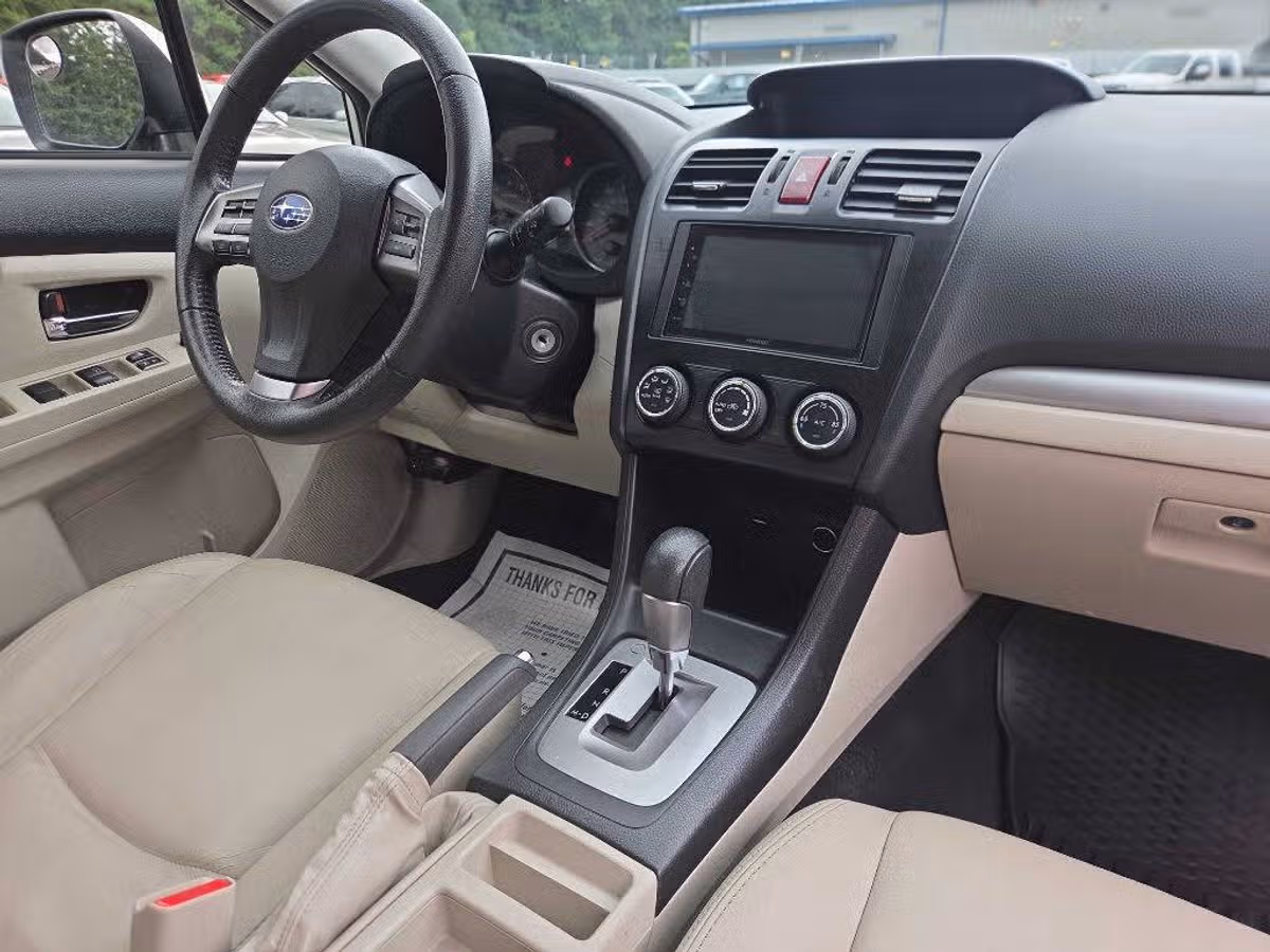 2014 Subaru XV Crosstrek 2.0i Limited Crossover Image 14