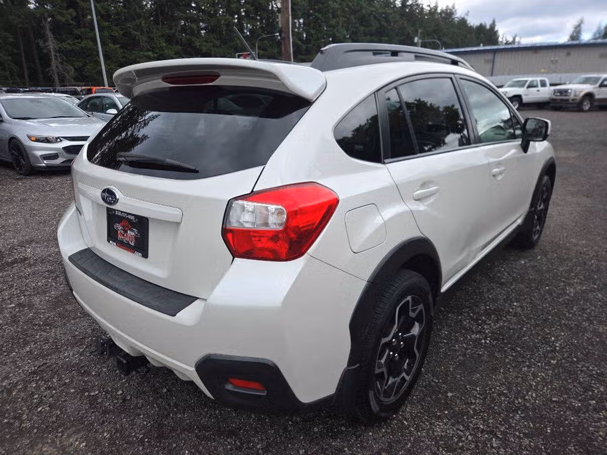 2014 Subaru XV Crosstrek 2.0i Limited Crossover Image 8