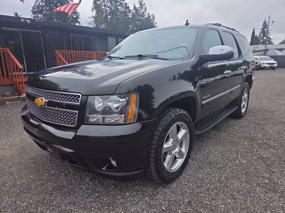 2014 Chevrolet Tahoe LTZ Lower Image 2