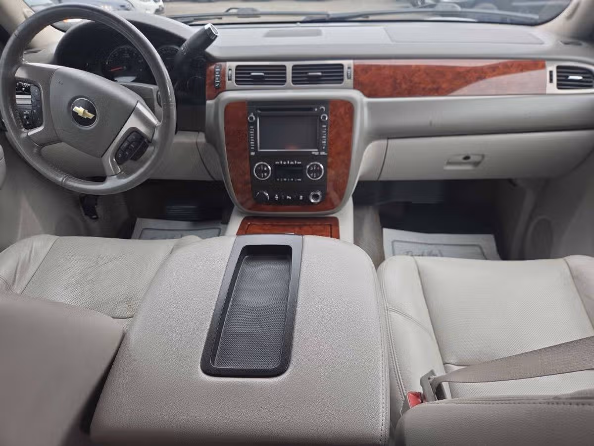 2014 Chevrolet Tahoe LTZ Image 12