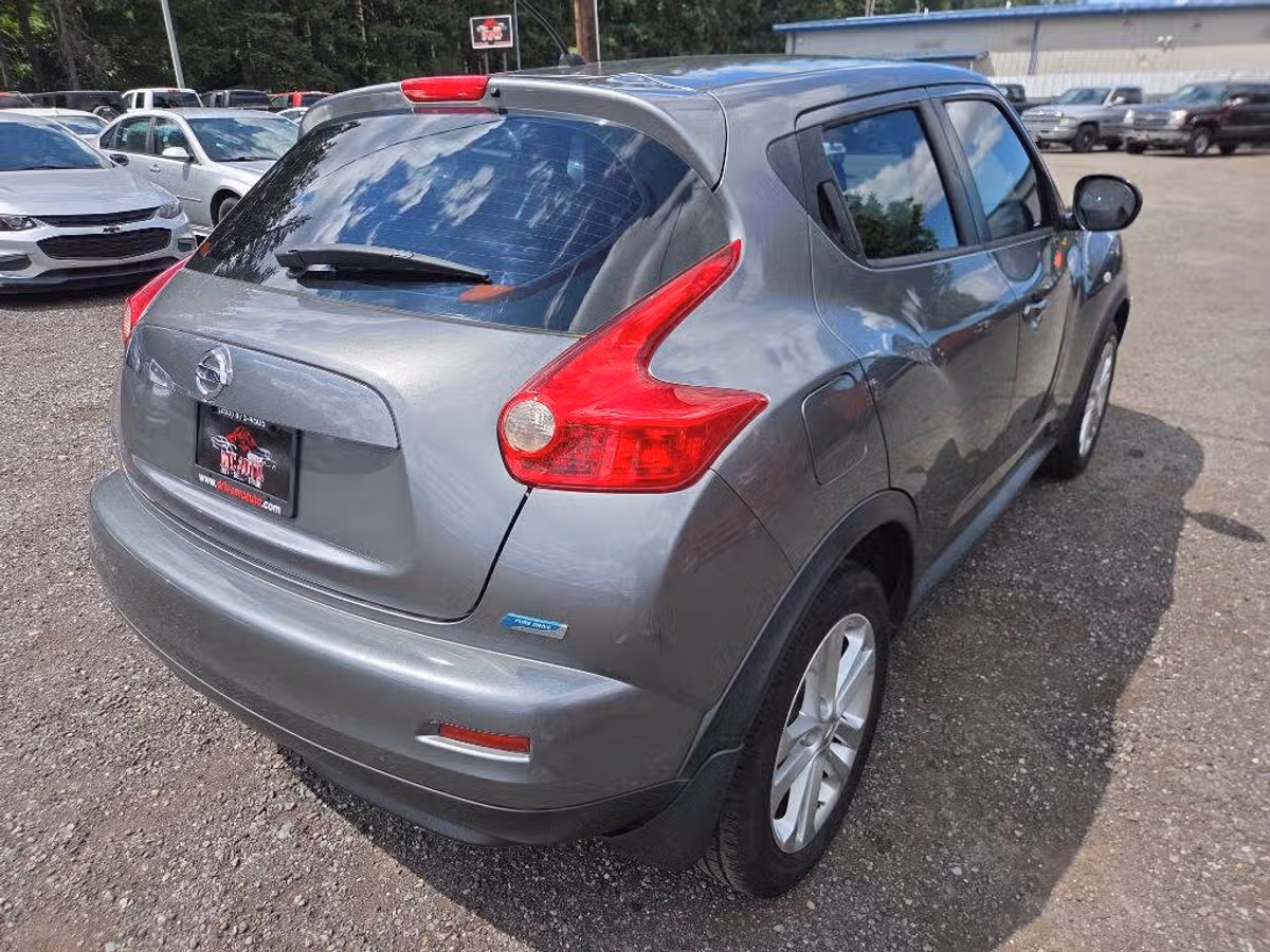 2014 Nissan JUKE S Crossover Image 6
