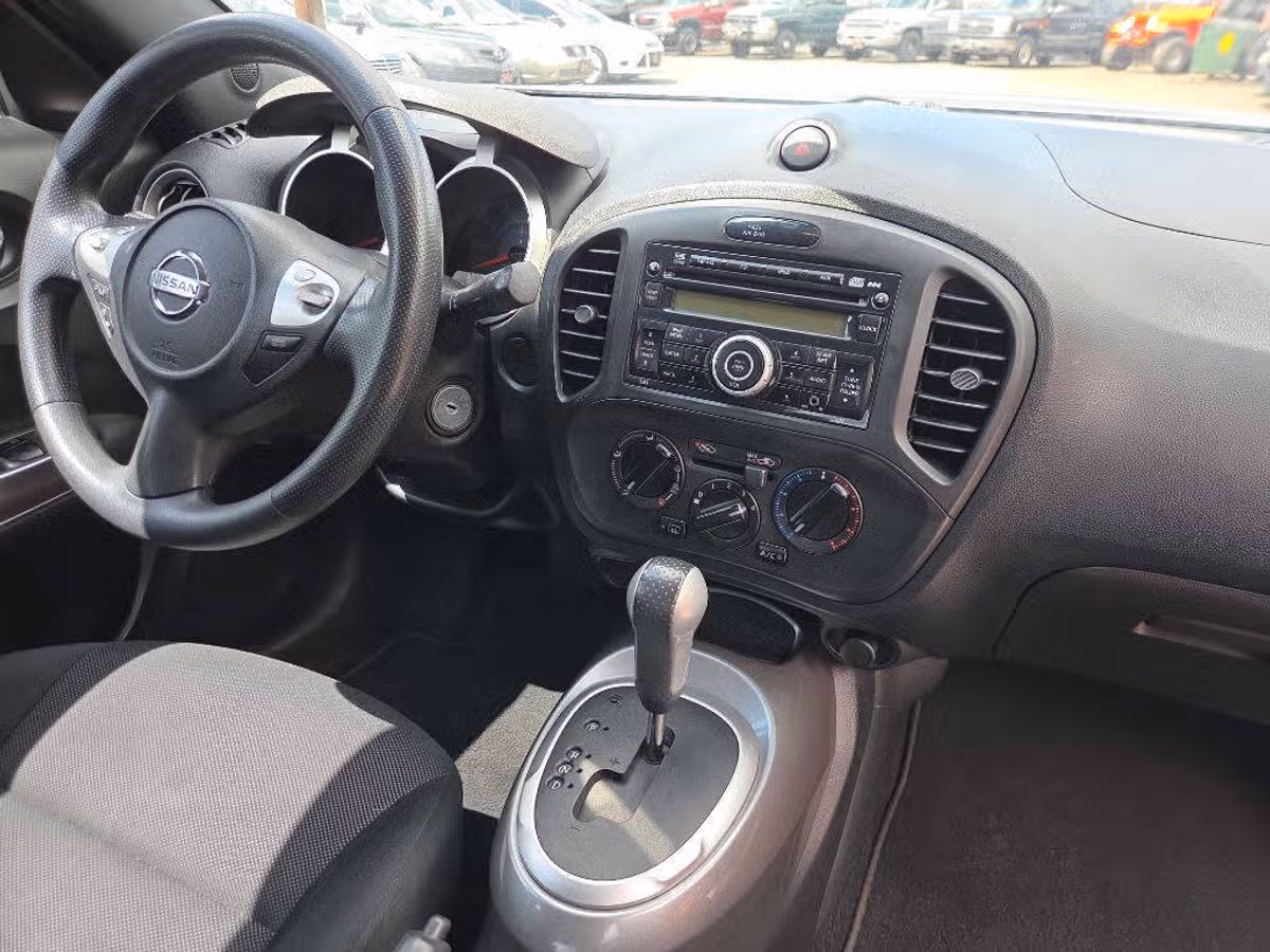2014 Nissan JUKE S Crossover Image 13