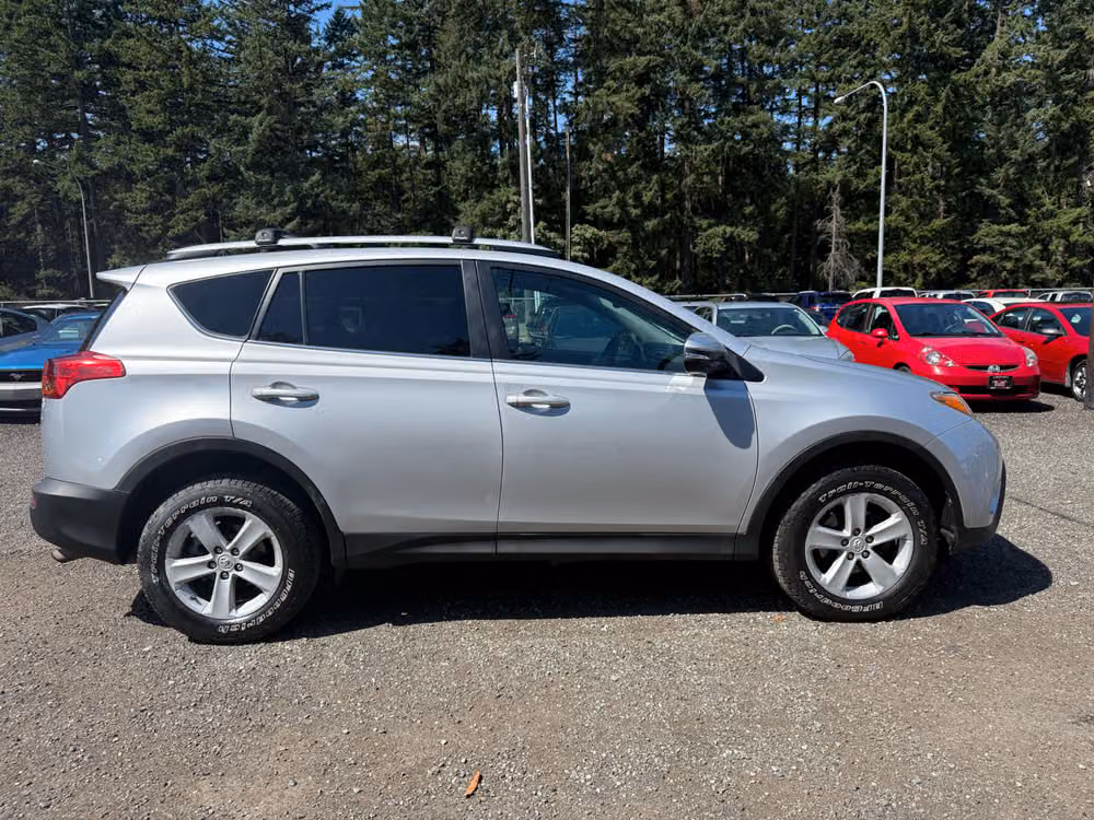 2014 Toyota RAV4 XLE Image 1