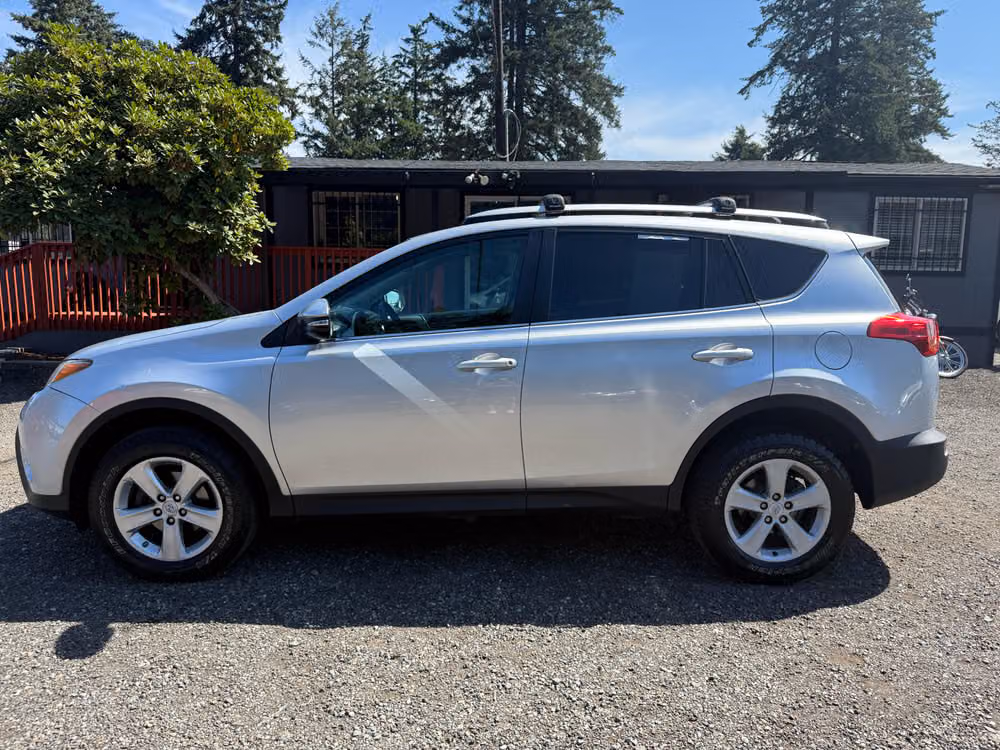 2014 Toyota RAV4 XLE Image 5