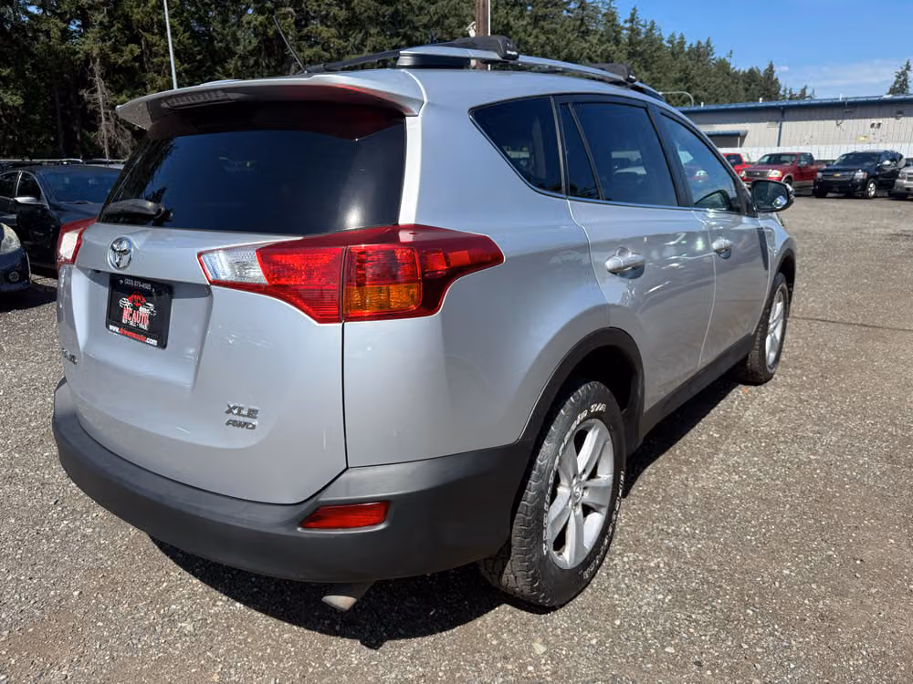 2014 Toyota RAV4 XLE Image 8