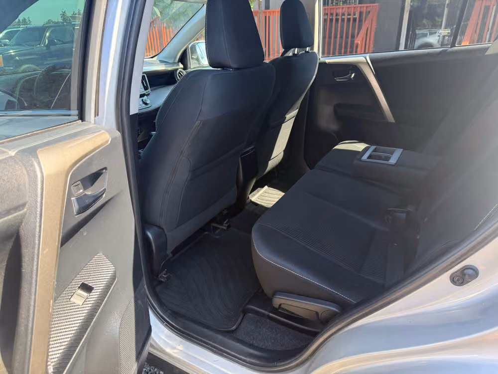2014 Toyota RAV4 XLE Image 10