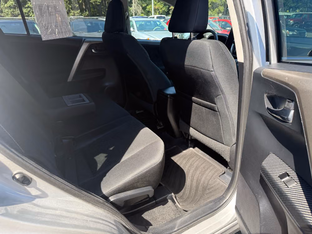 2014 Toyota RAV4 XLE Image 13