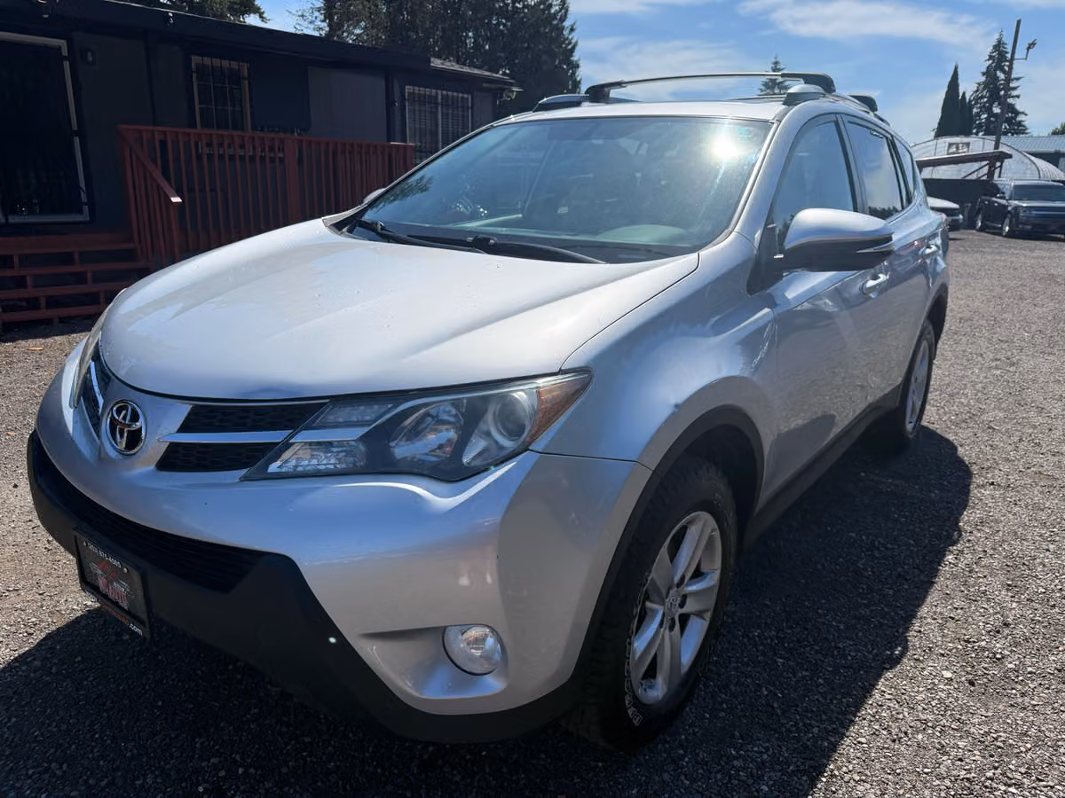 2014 Toyota RAV4 XLE Image 4