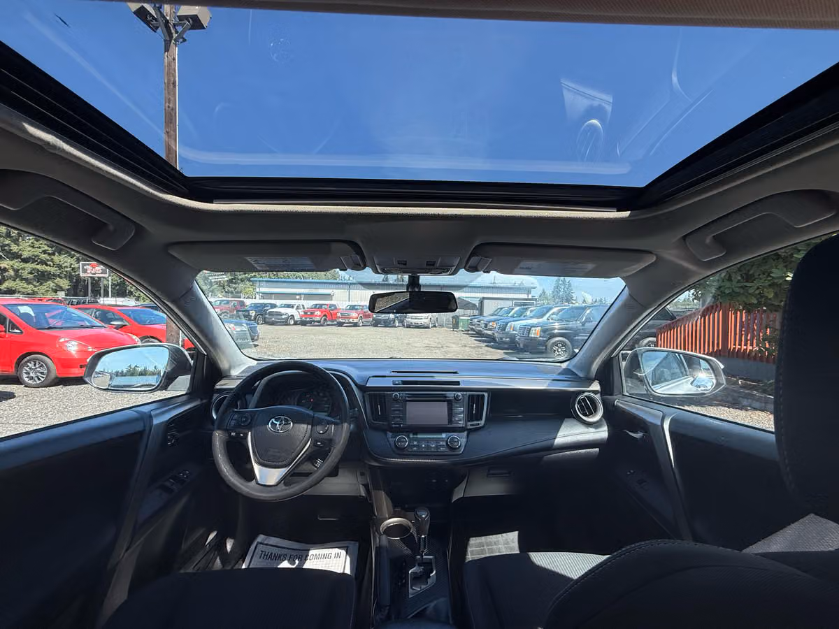 2014 Toyota RAV4 XLE Image 15