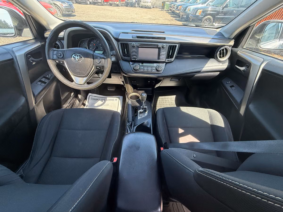 2014 Toyota RAV4 XLE Image 16