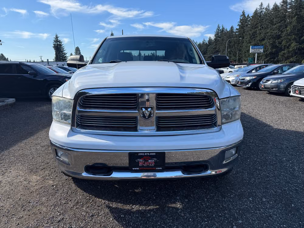 2010 Dodge Ram 1500 SLT Crew Cab Image 3
