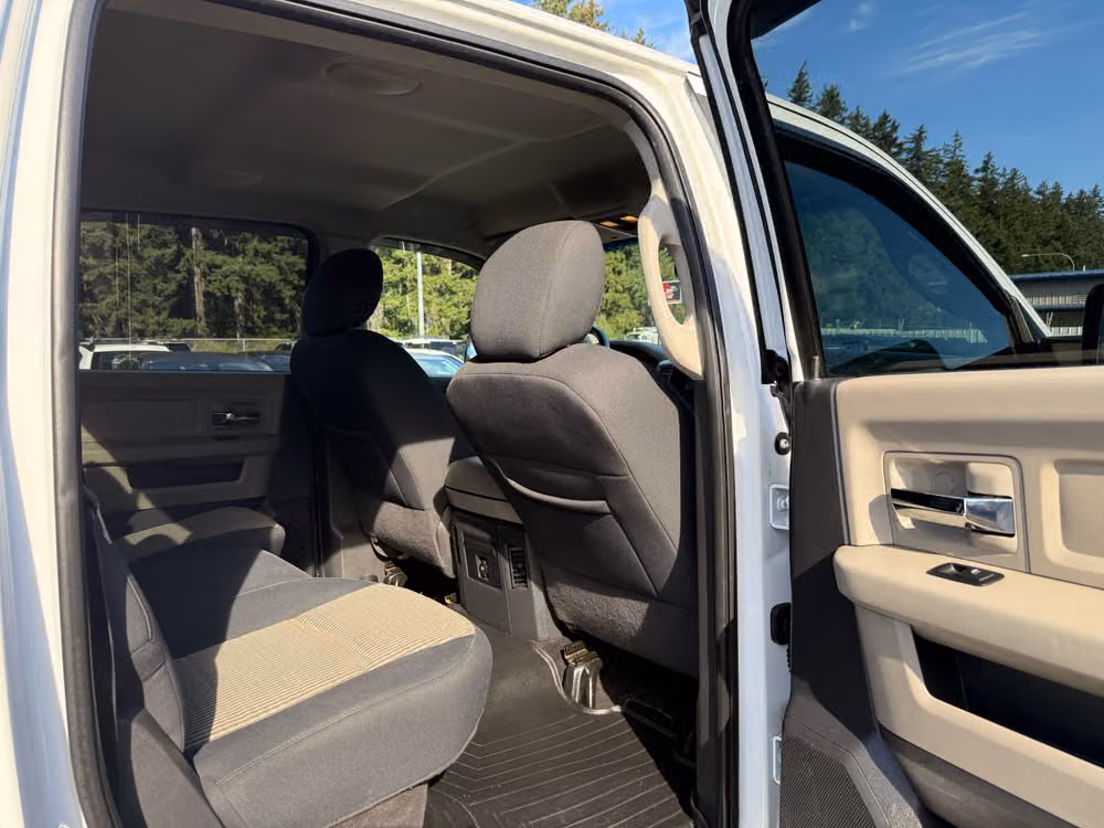 2010 Dodge Ram 1500 SLT Crew Cab Image 12