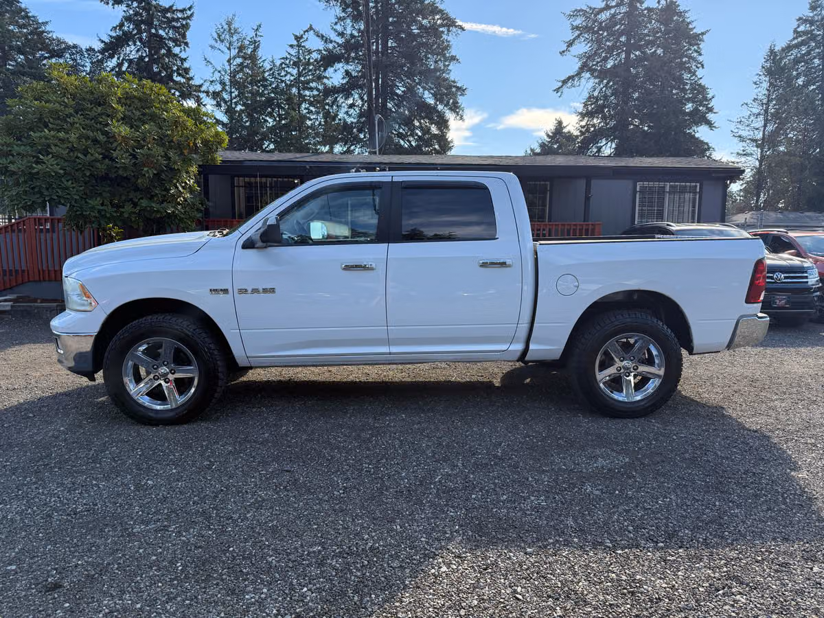 2010 Dodge Ram 1500 SLT Crew Cab Image 5