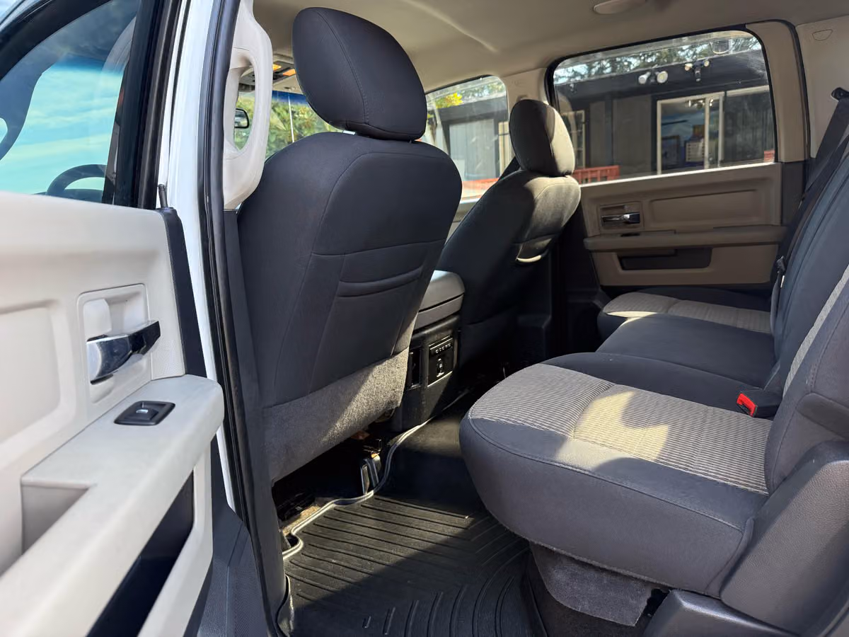 2010 Dodge Ram 1500 SLT Crew Cab Image 11