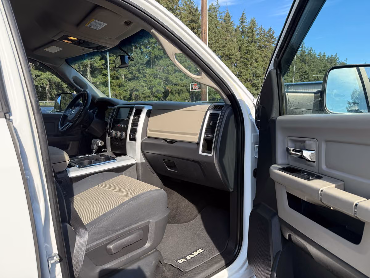 2010 Dodge Ram 1500 SLT Crew Cab Image 13