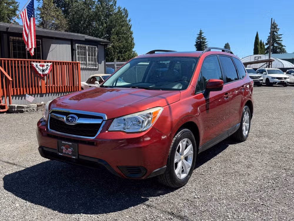 2015 Subaru Forester 2.5i Premium Crossover Lower Image 2