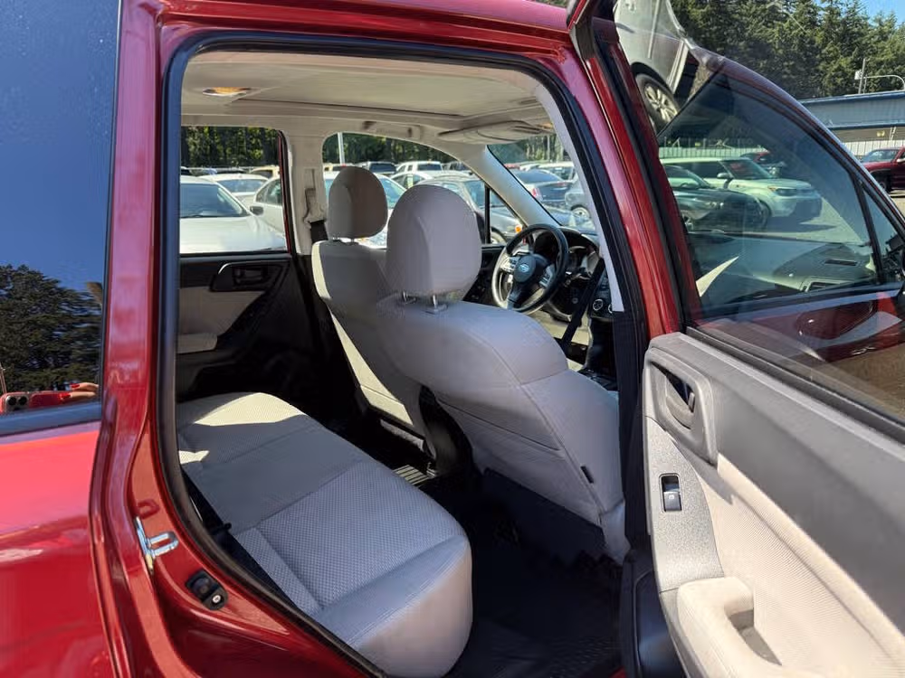2015 Subaru Forester 2.5i Premium Crossover Image 12