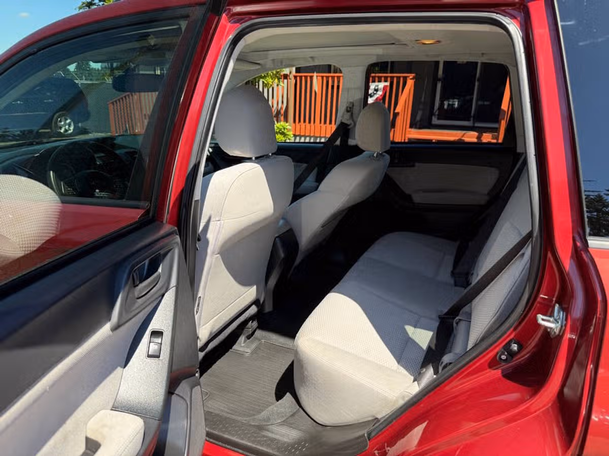 2015 Subaru Forester 2.5i Premium Crossover Image 10