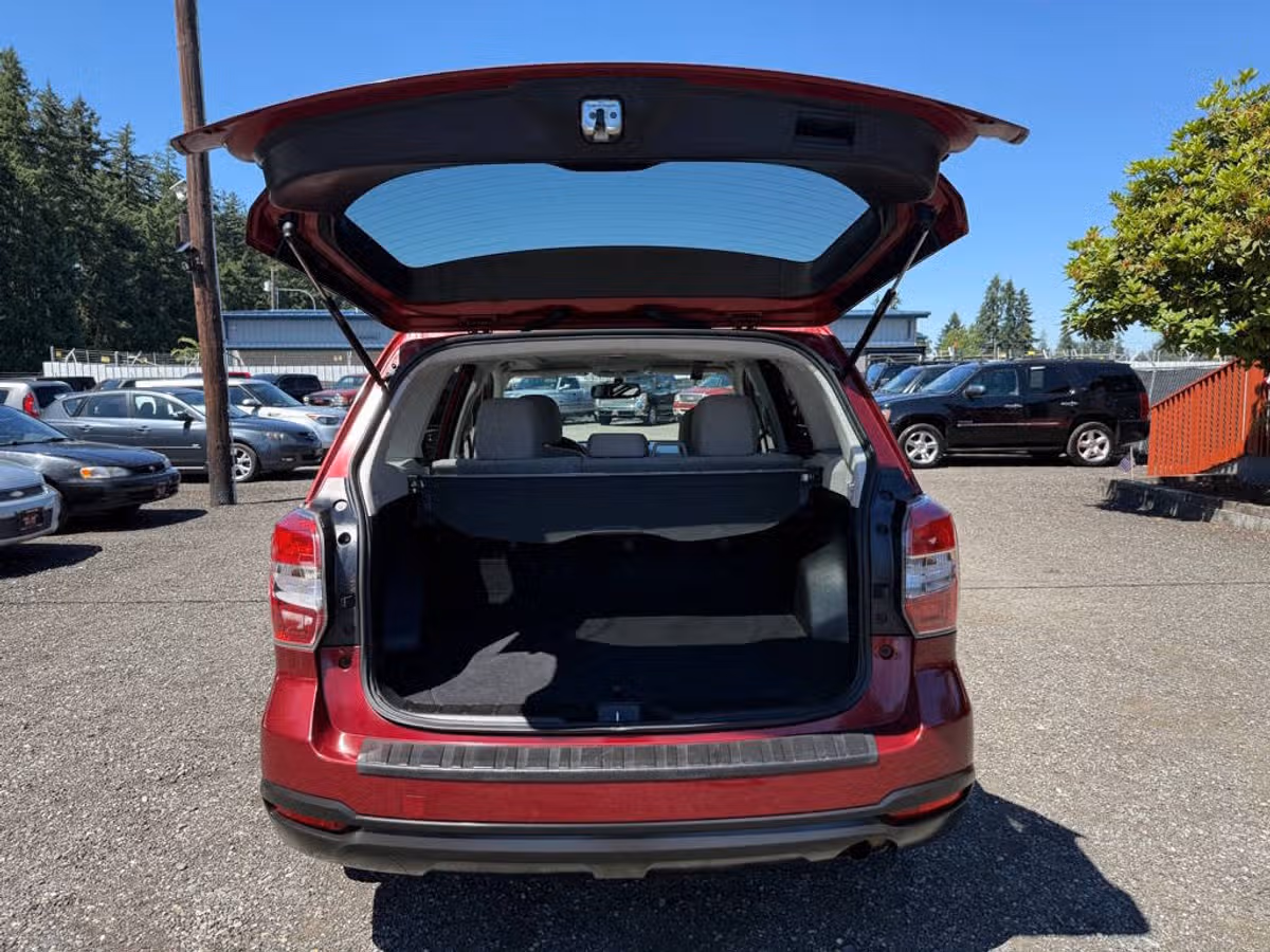 2015 Subaru Forester 2.5i Premium Crossover Image 11