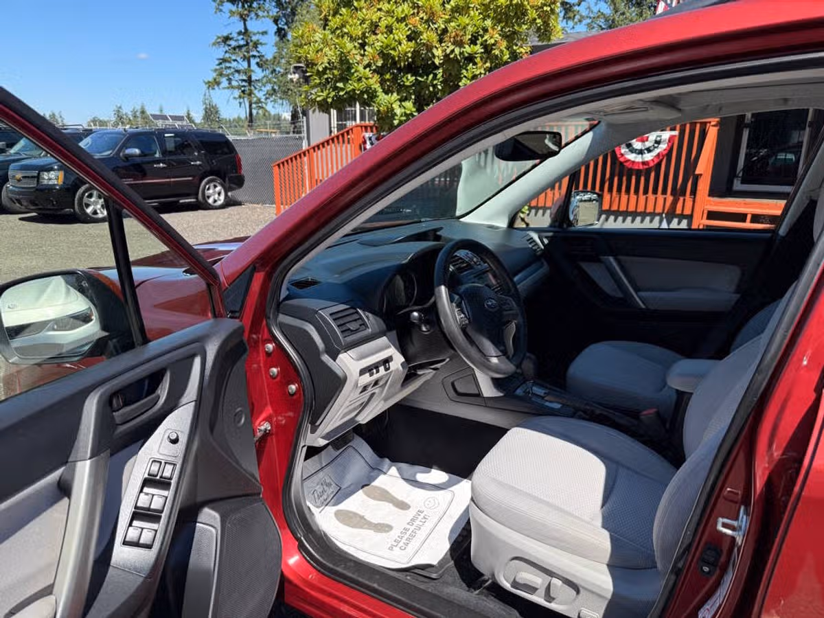 2015 Subaru Forester 2.5i Premium Crossover Image 9