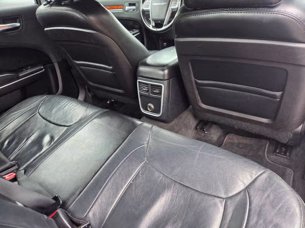 2013 Chrysler 300 Motown Image 11