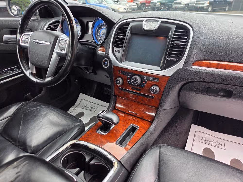 2013 Chrysler 300 Motown Image 12