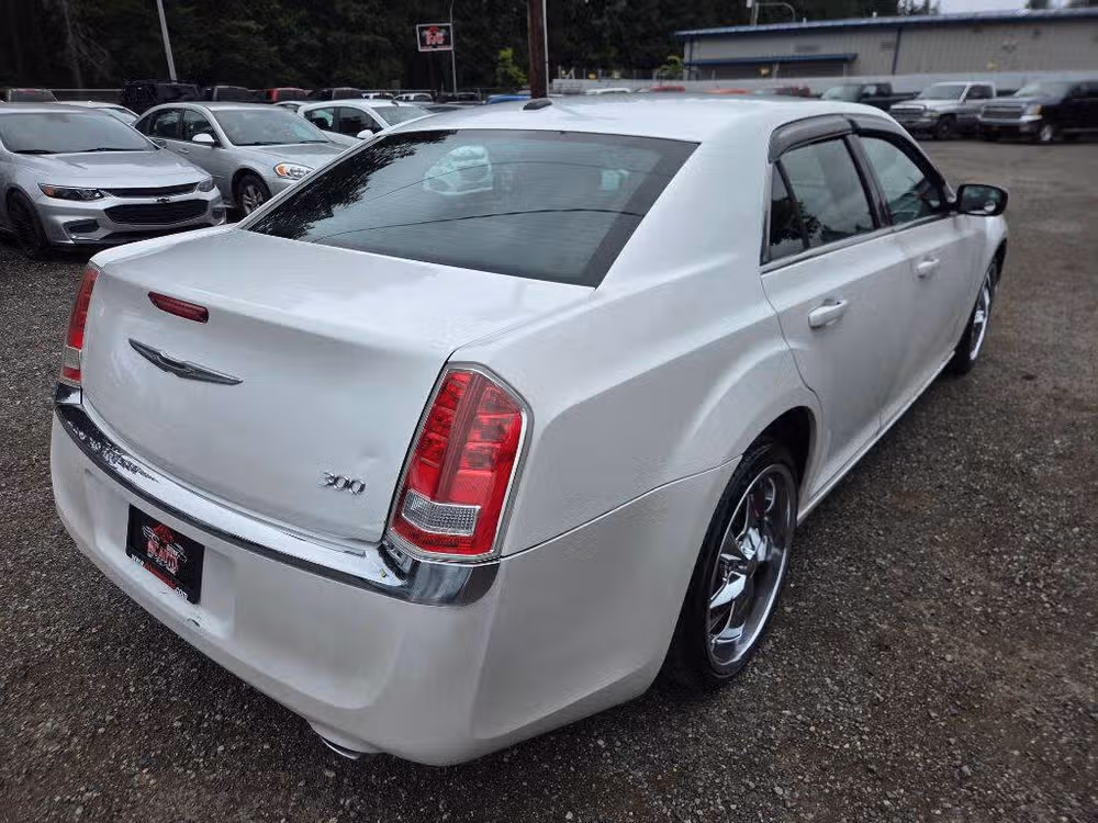 2013 Chrysler 300 Motown Image 8