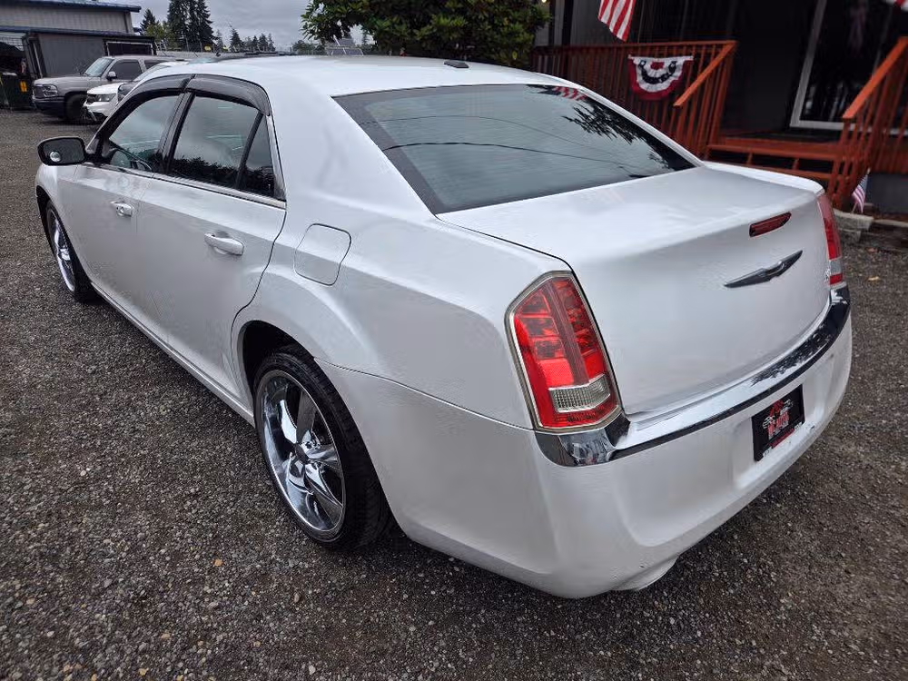 2013 Chrysler 300 Motown Image 6