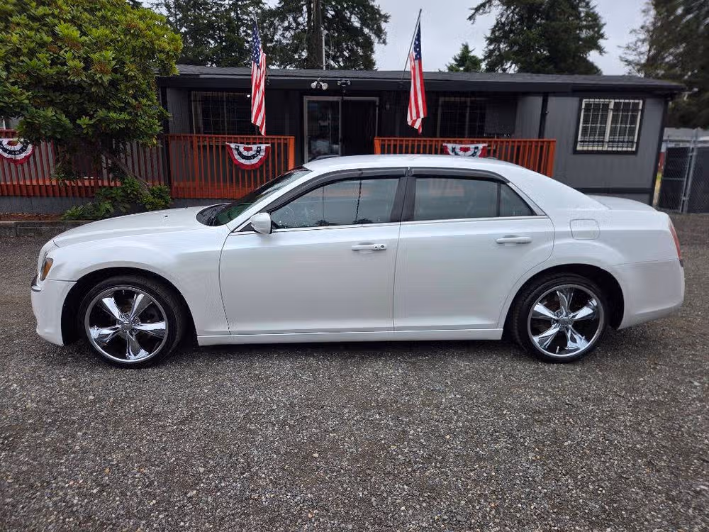 2013 Chrysler 300 Motown Image 5