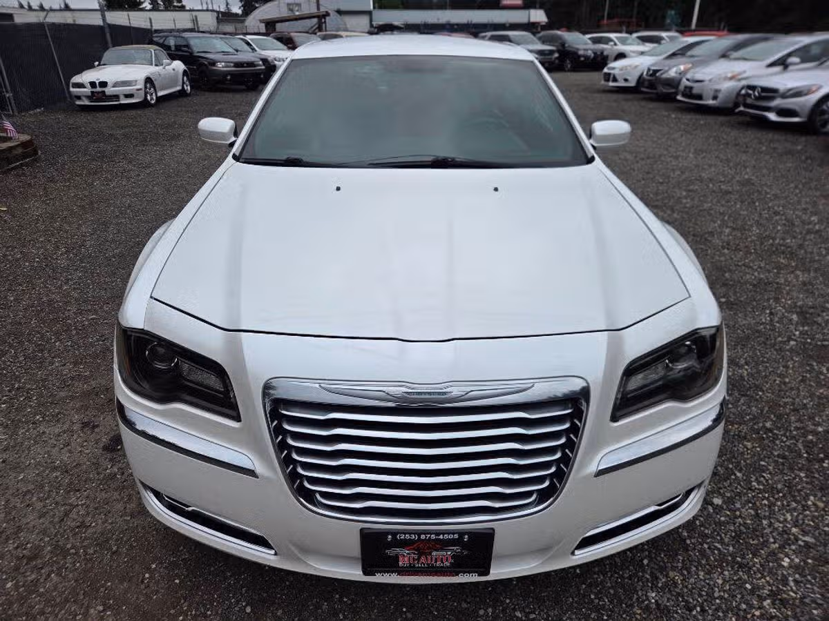 2013 Chrysler 300 Motown Image 3