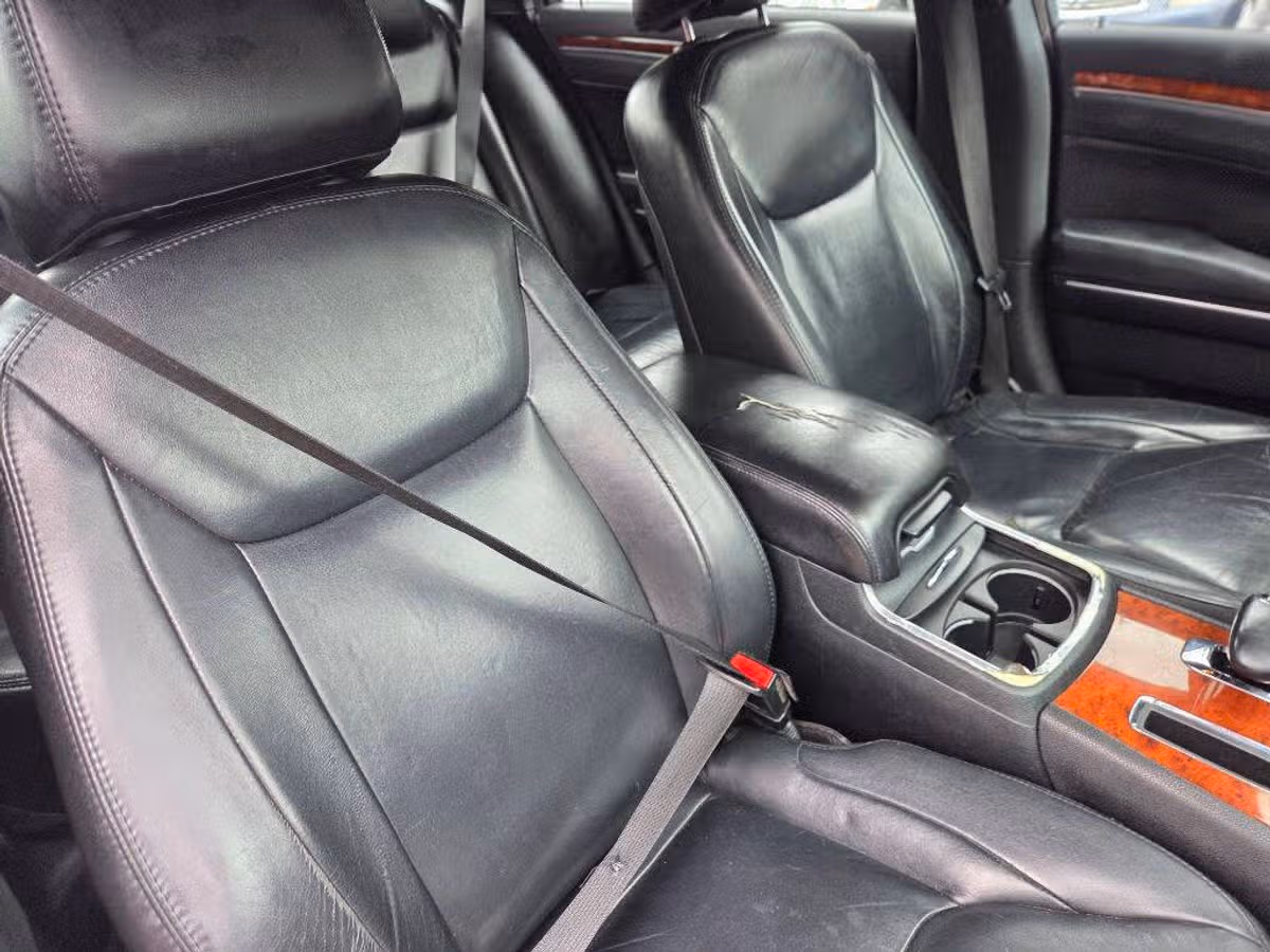 2013 Chrysler 300 Motown Image 10