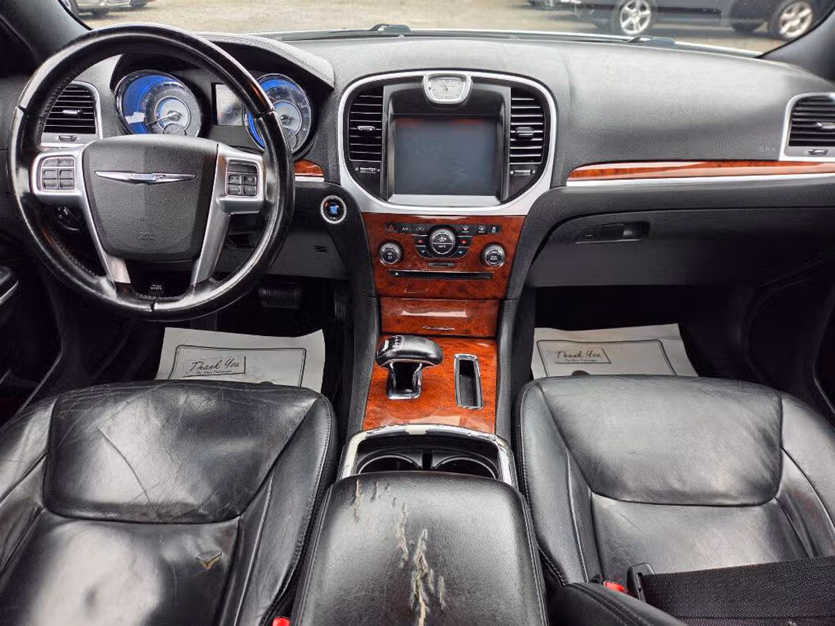 2013 Chrysler 300 Motown Image 13