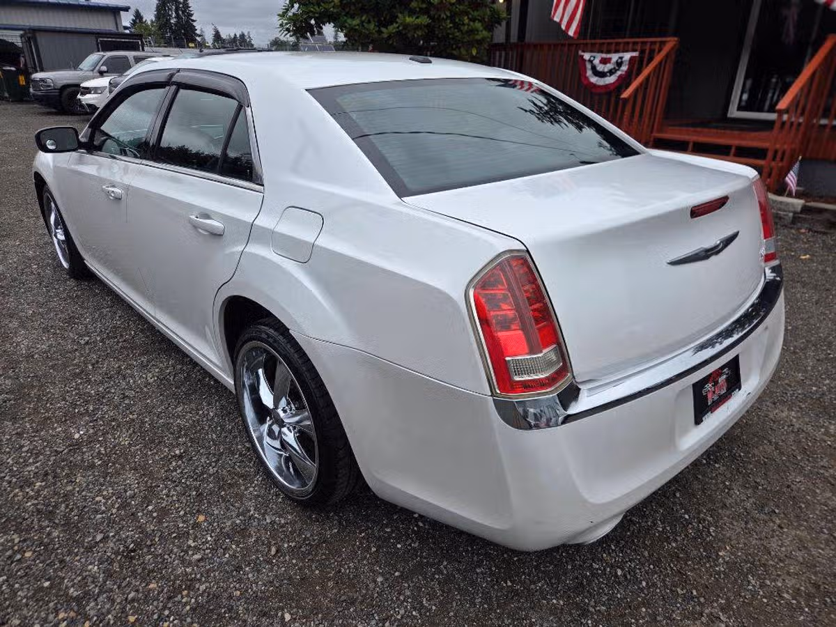 2013 Chrysler 300 Motown Image 6