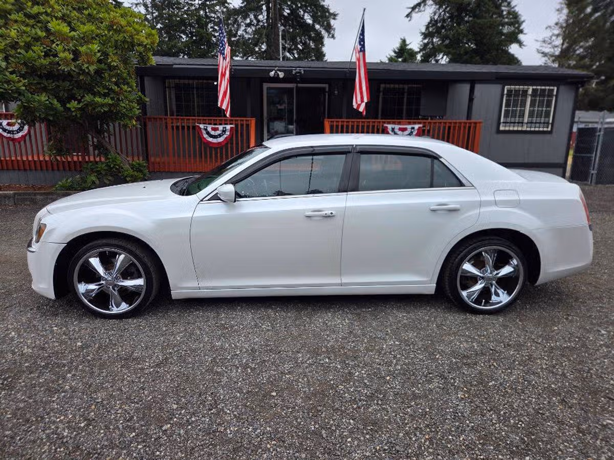 2013 Chrysler 300 Motown Image 5