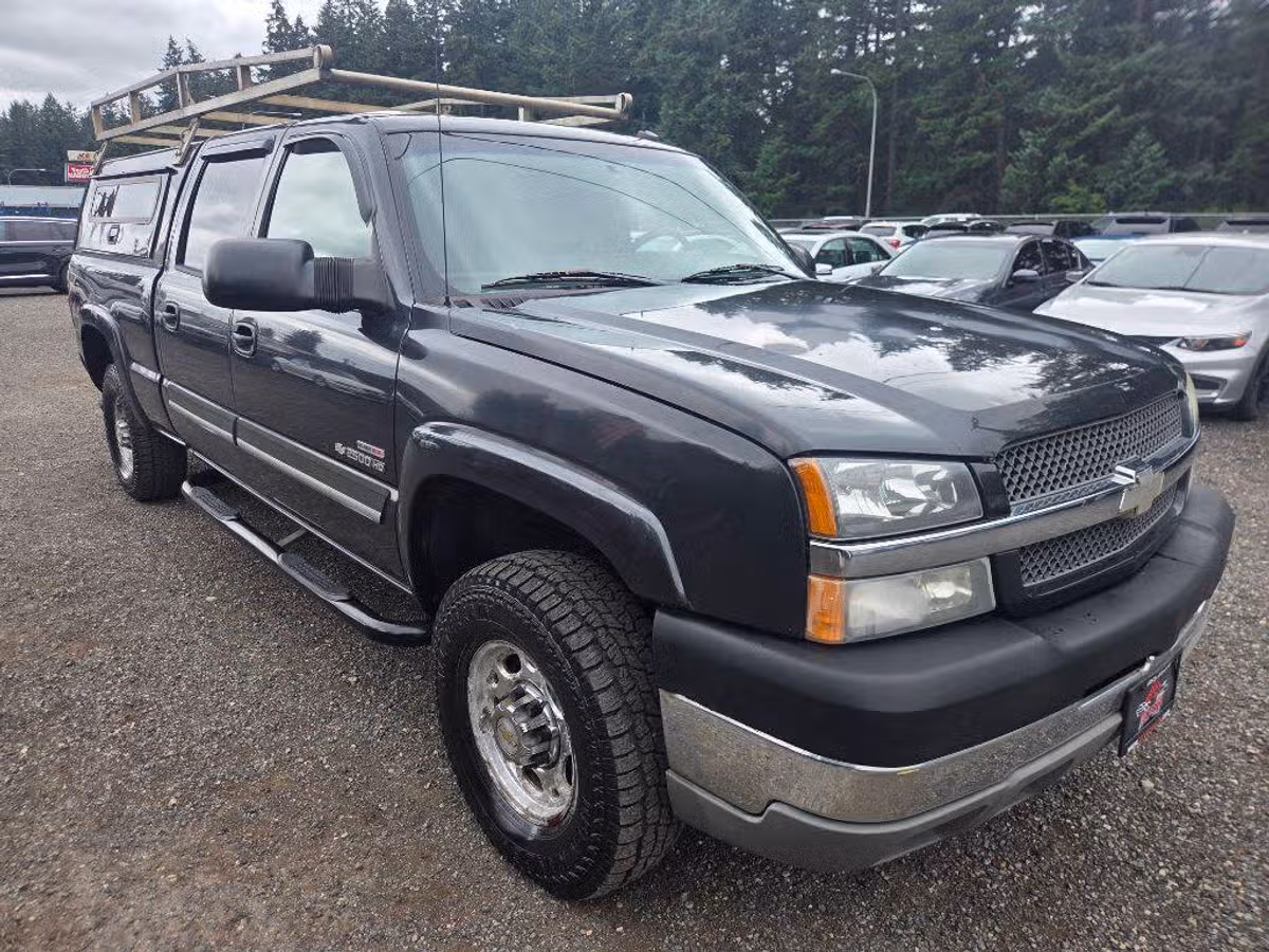 2004 Chevrolet Silverado 2500HD WORK TRUCK Crew Cab Image 2