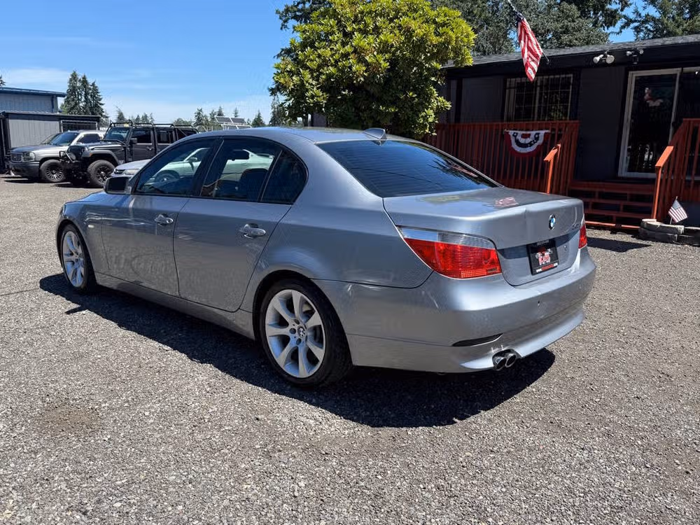 2005 BMW 5 Series 545i Image 6