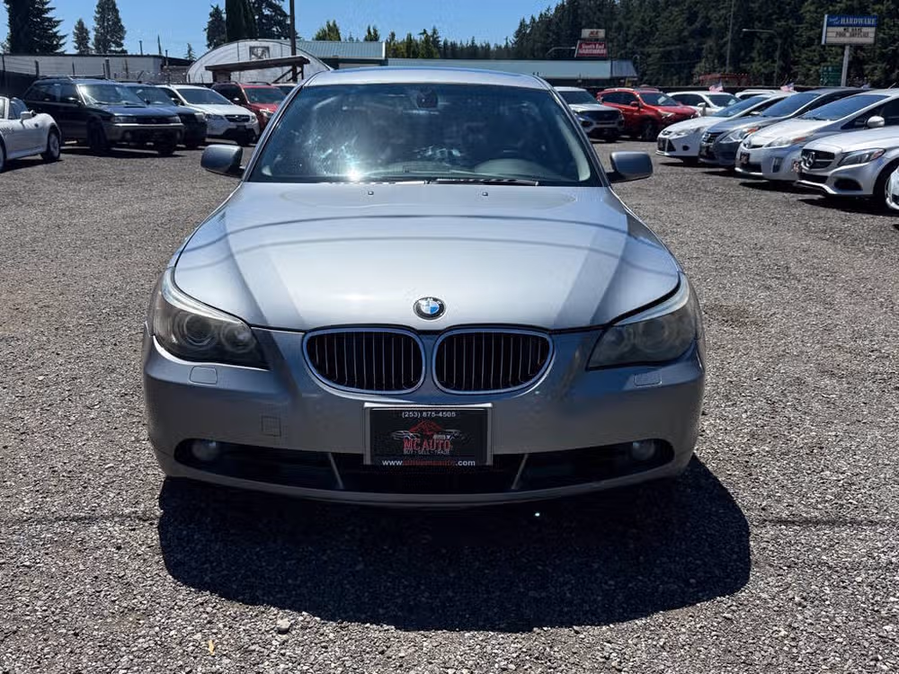2005 BMW 5 Series 545i Image 3