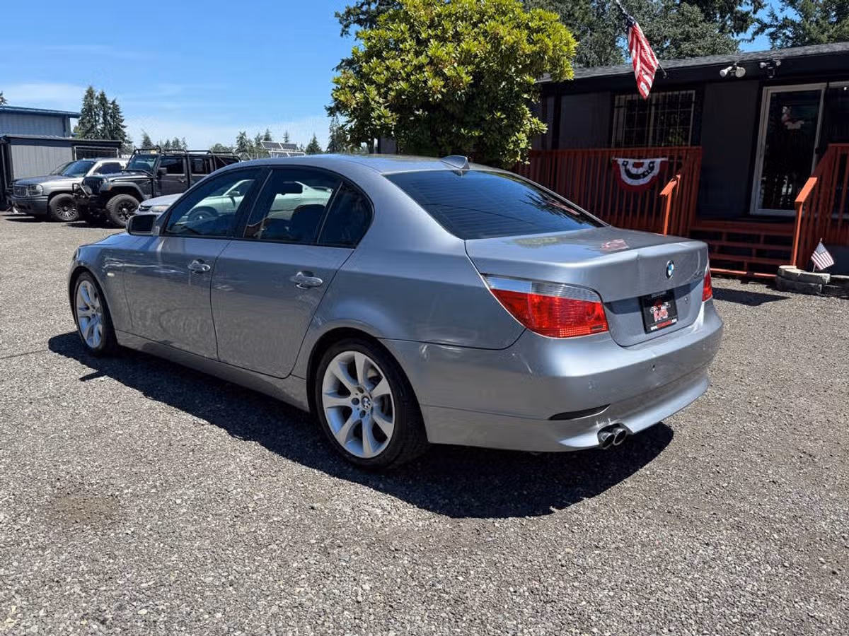 2005 BMW 5 Series 545i Image 6