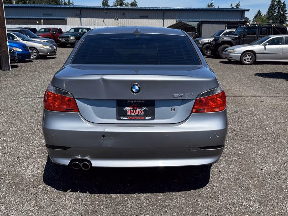 2005 BMW 5 Series 545i Image 7