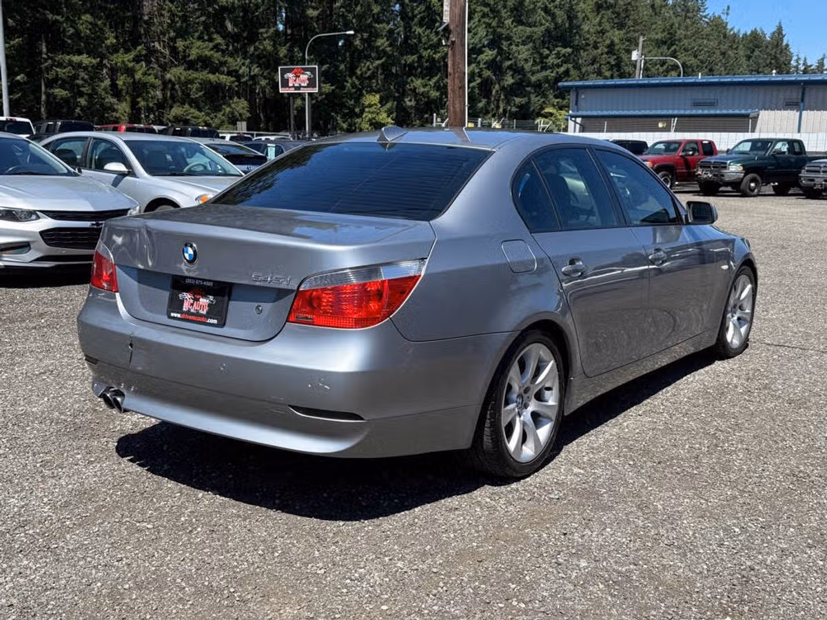 2005 BMW 5 Series 545i Image 8