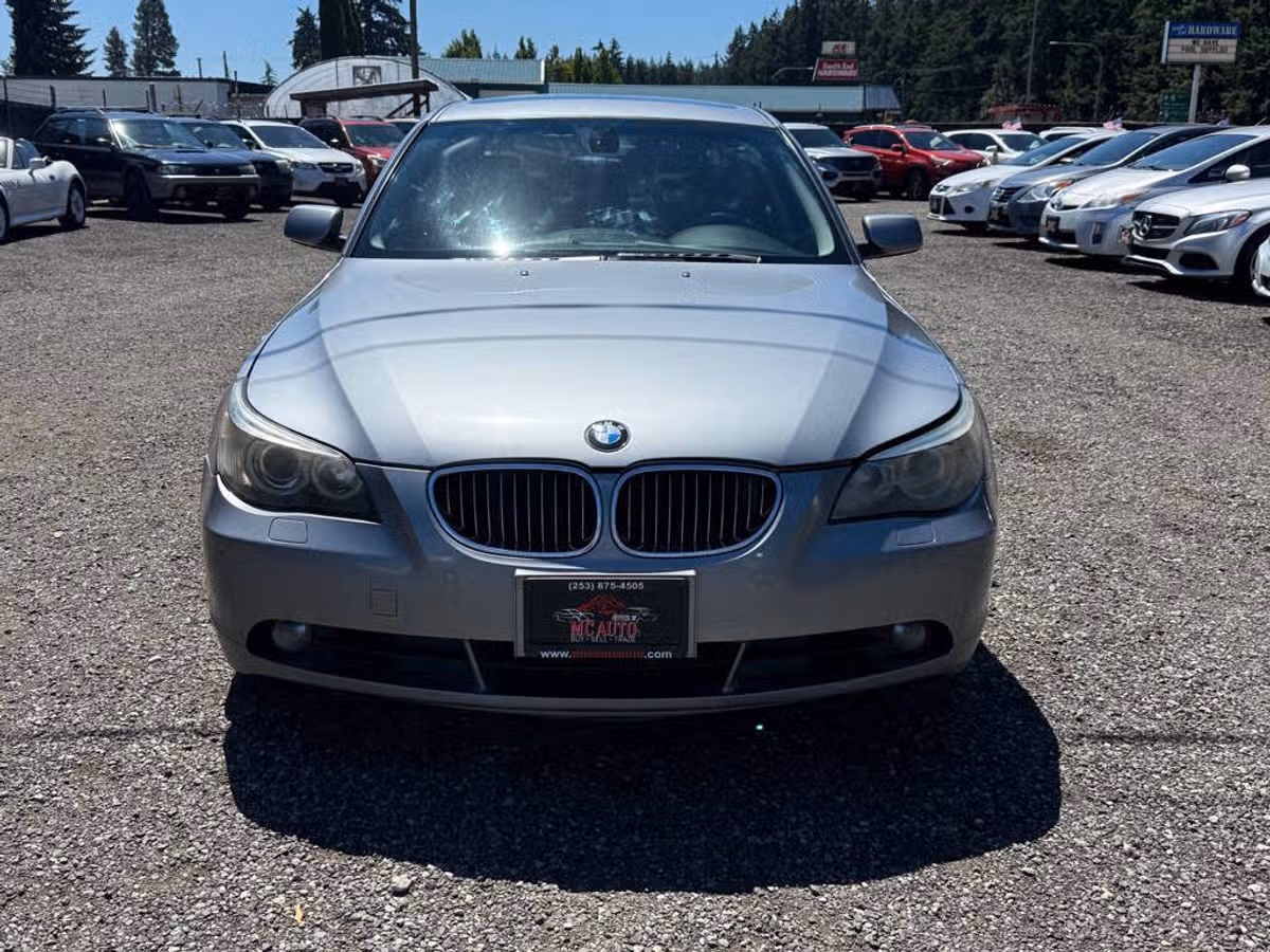 2005 BMW 5 Series 545i Image 3