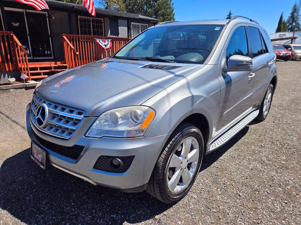 2011 Mercedes-Benz M-Class ML 350 4MATIC Lower Image 2
