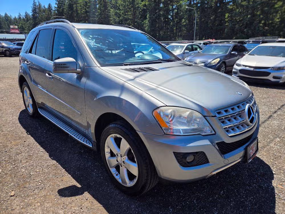 2011 Mercedes-Benz M-Class ML 350 4MATIC Image 2