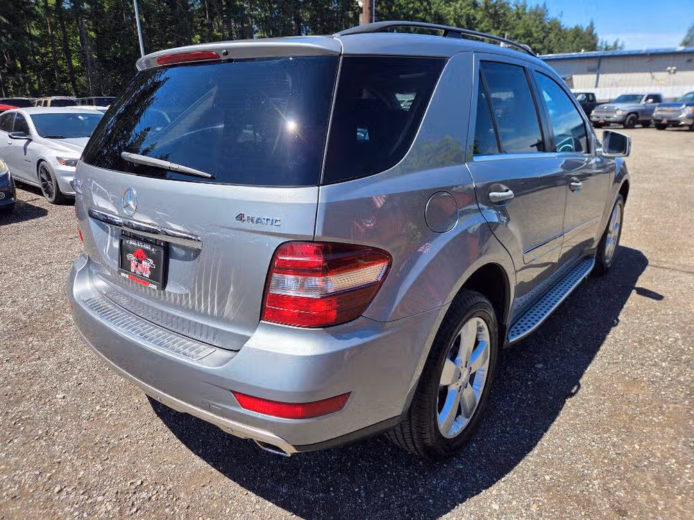 2011 Mercedes-Benz M-Class ML 350 4MATIC Image 8