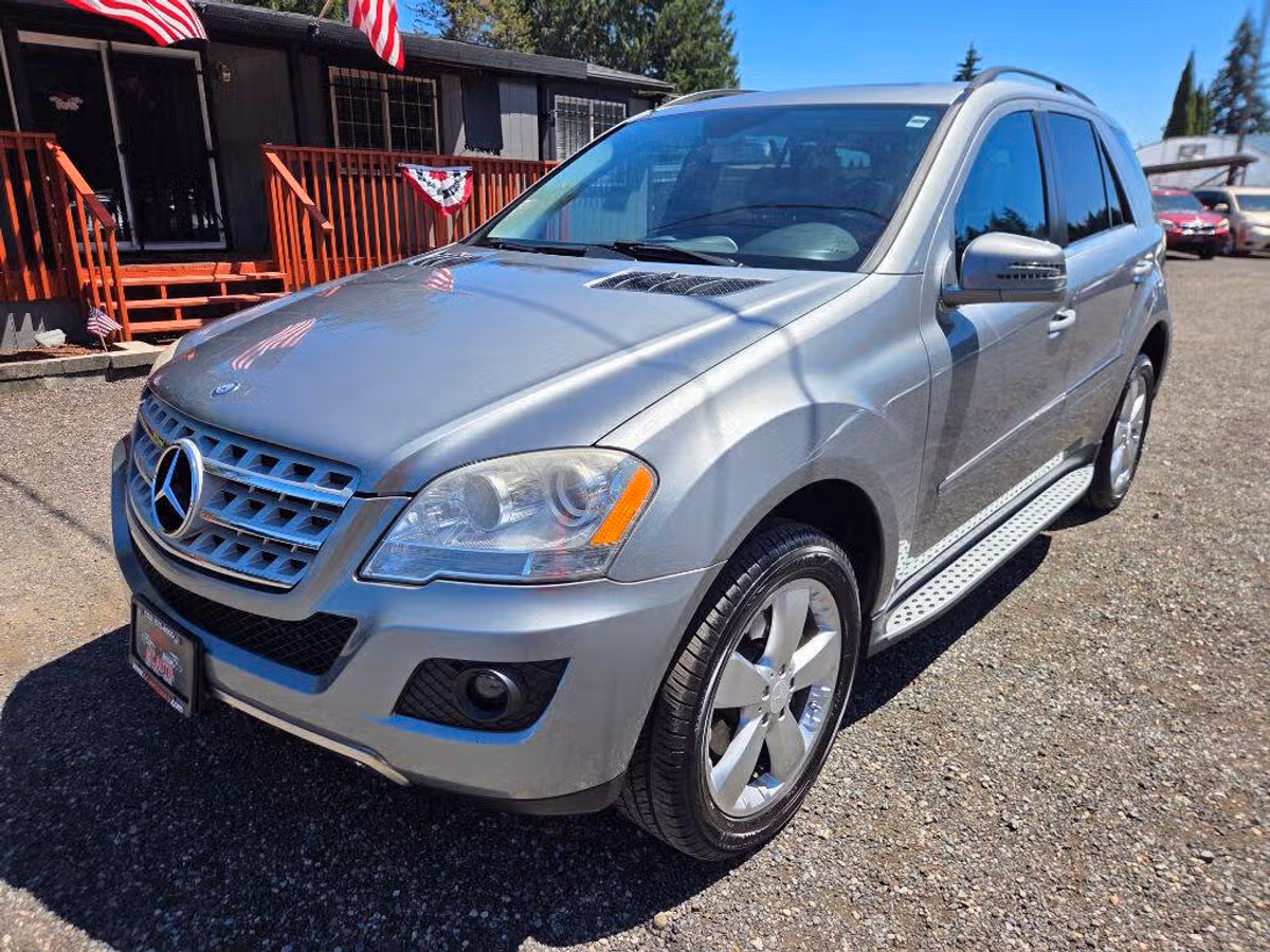 2011 Mercedes-Benz M-Class ML 350 4MATIC Image 4