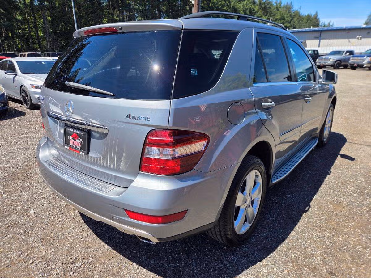 2011 Mercedes-Benz M-Class ML 350 4MATIC Image 8