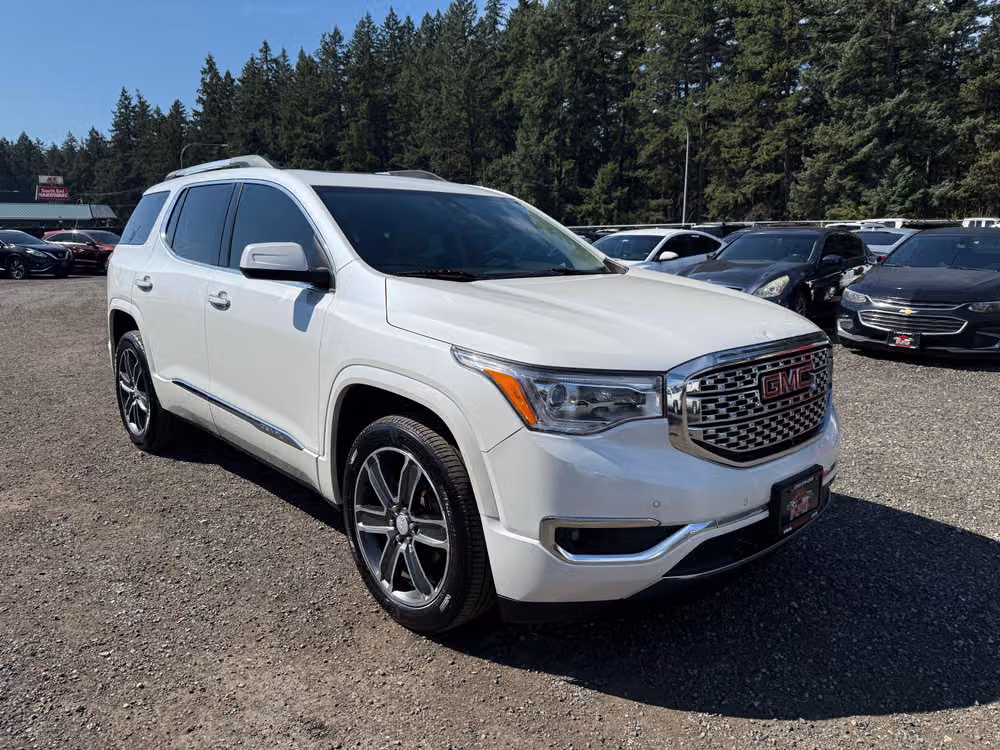 2017 GMC Acadia Denali Image 2
