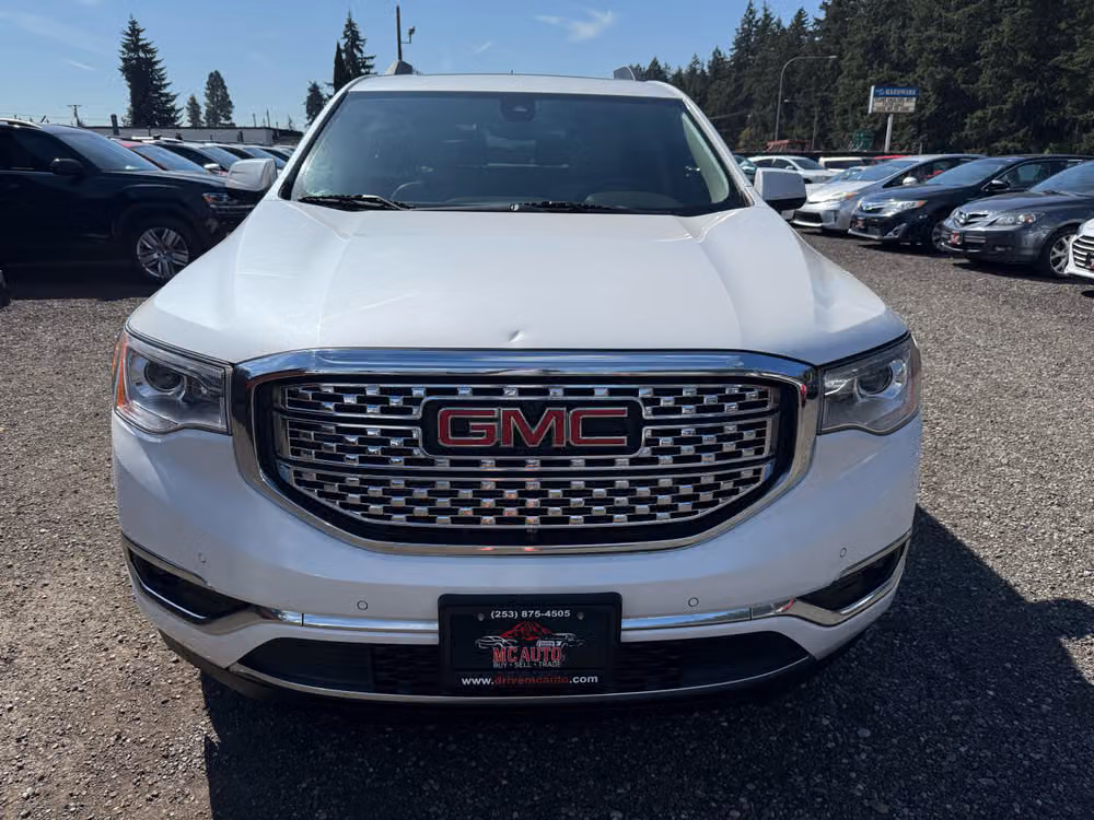 2017 GMC Acadia Denali Image 3