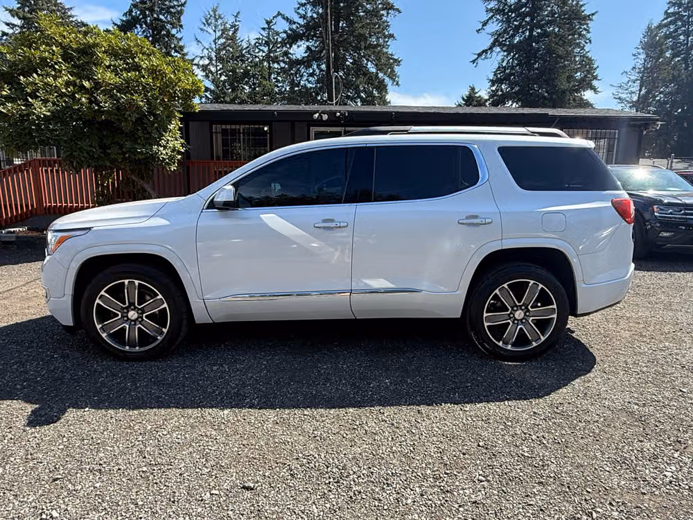 2017 GMC Acadia Denali Image 5