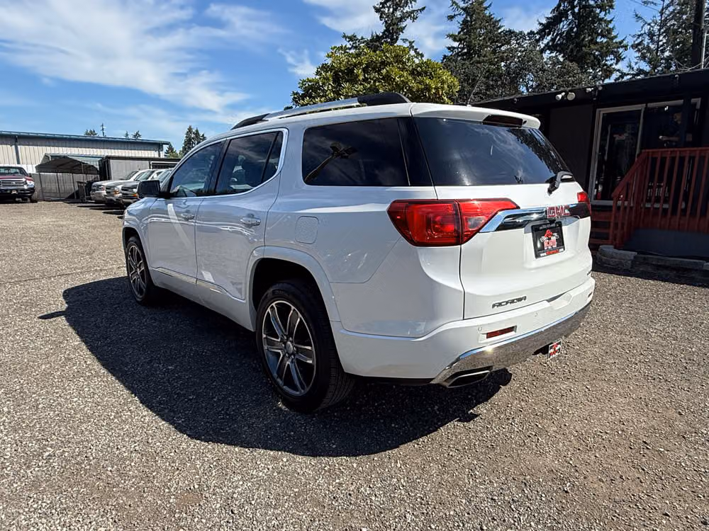 2017 GMC Acadia Denali Image 6